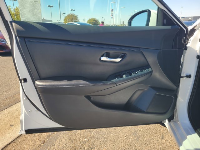 Used 2021 White Nissan S image 18