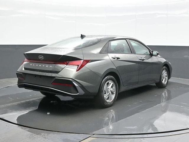New 2026 Gray Hyundai SE image 9