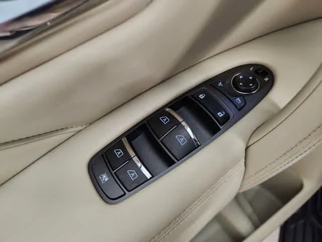 Used 2020 Moonstone White INFINITI LUXE image 22