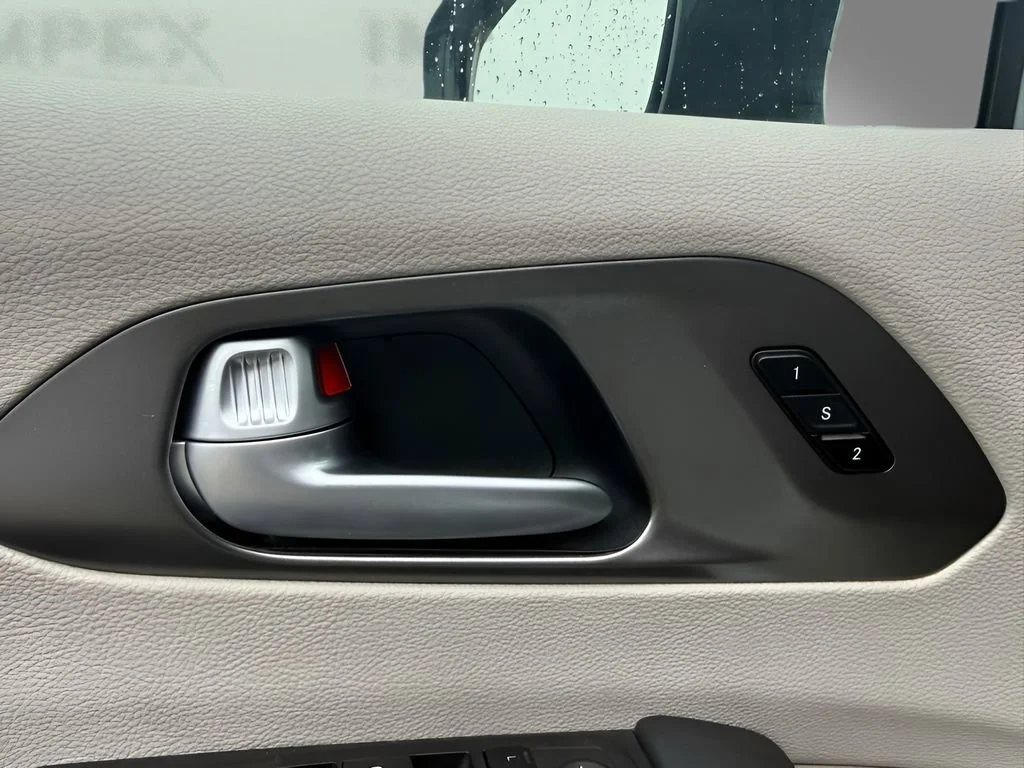 Used 2024 Silver Chrysler Touring L image 23