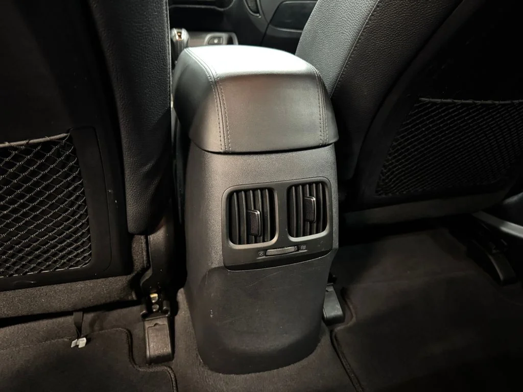 Used 2014 Silver Hyundai SE image 26