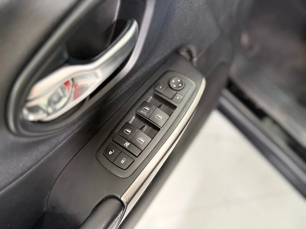 Used 2020 Black Jeep Latitude image 13