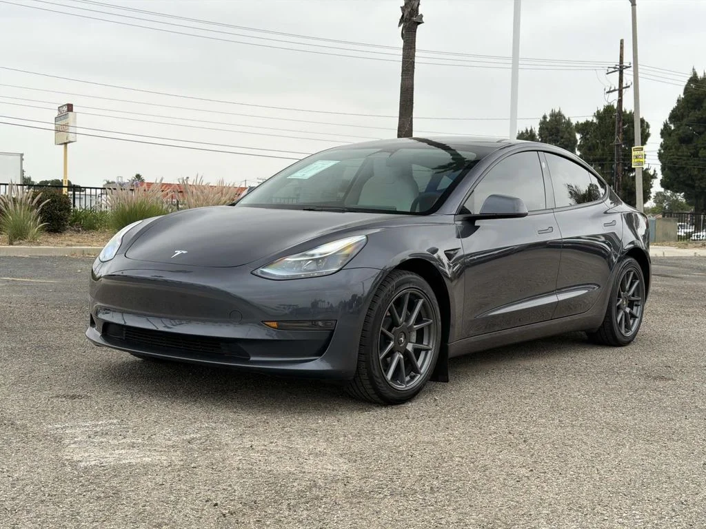 2023 Tesla Model 3 -'s photo
