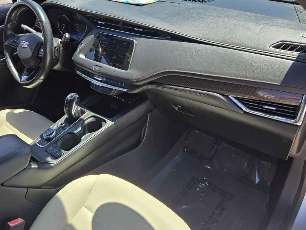 Used 2019 Silver Cadillac Sport image 18