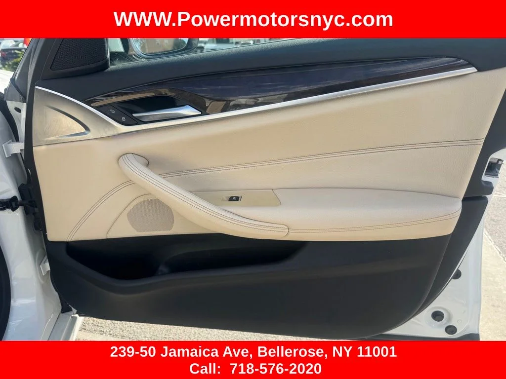 Used 2020 White BMW 530i xDrive image 27