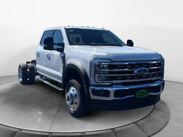 New 2026 Oxford White Ford F-450® LARIAT® image 3