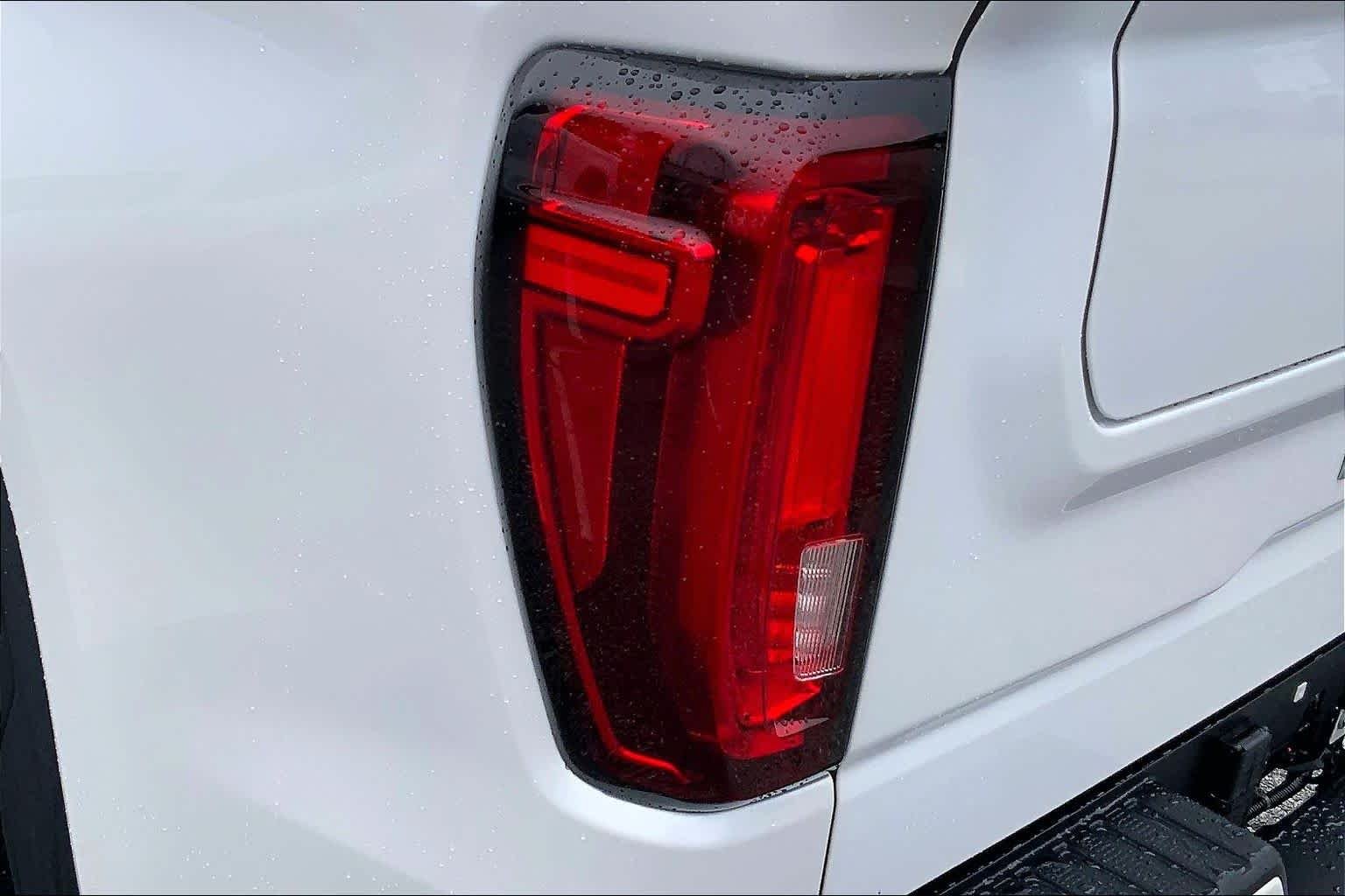 Used 2020 White Frost Tricoat GMC Denali image 27