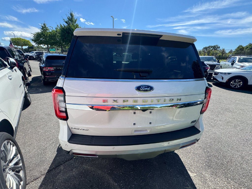 Used 2024 White Ford Limited image 5