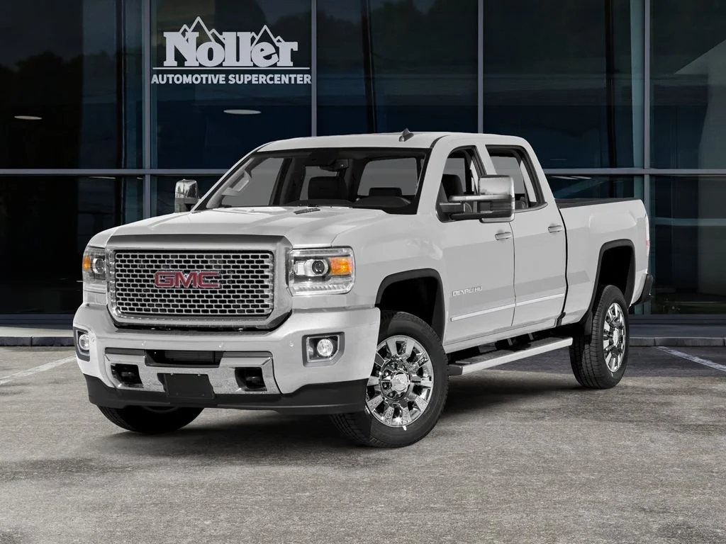 2017 GMC Sierra 4WD Crew Cab Standard Box Denali's photo