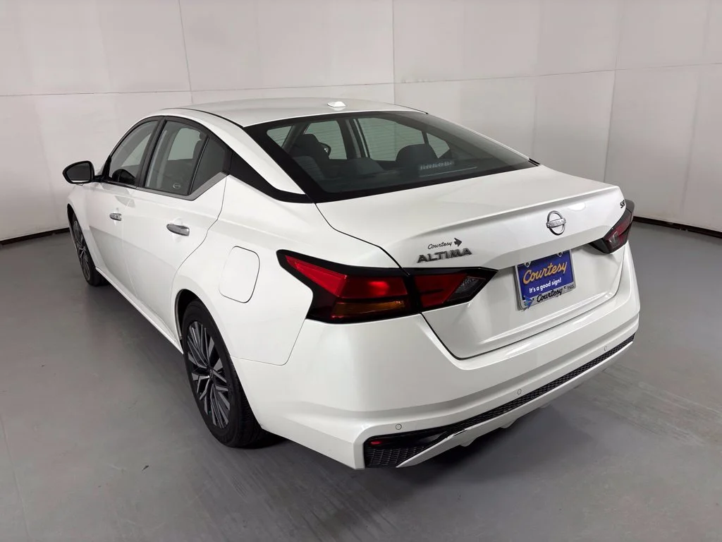 Used 2024 White Nissan 2.5 SV image 6