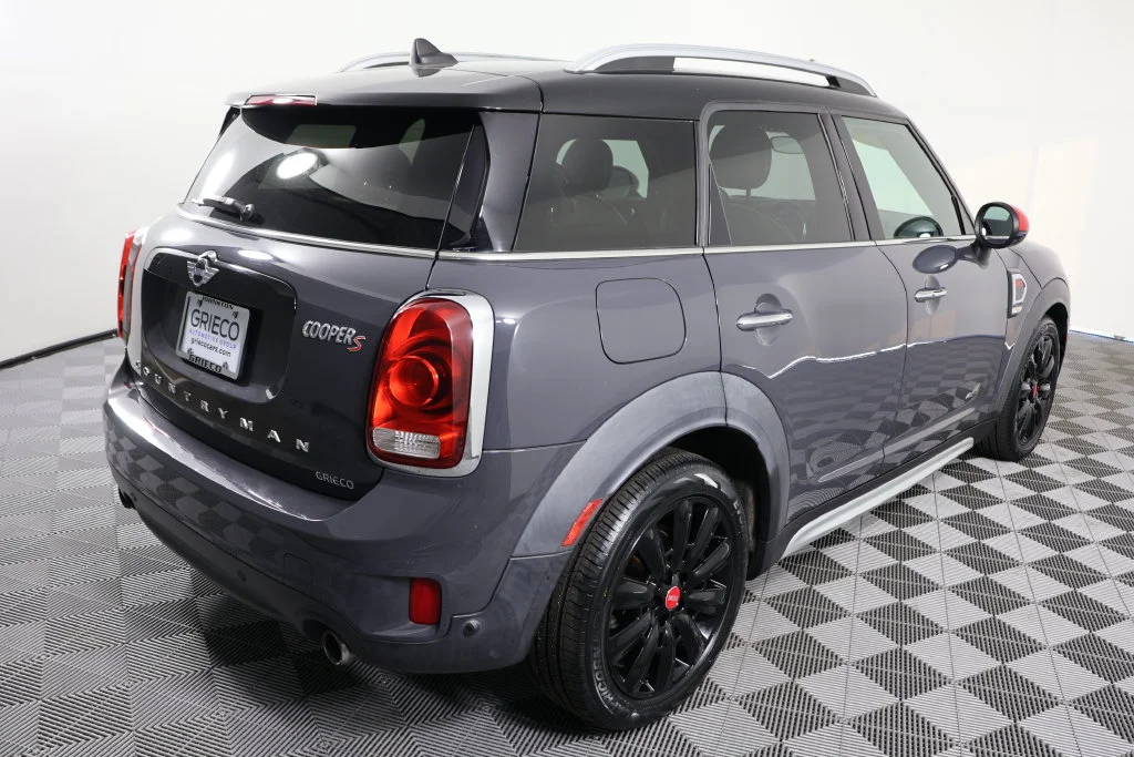 Used 2017 Thunder Gray Metallic MINI  image 8