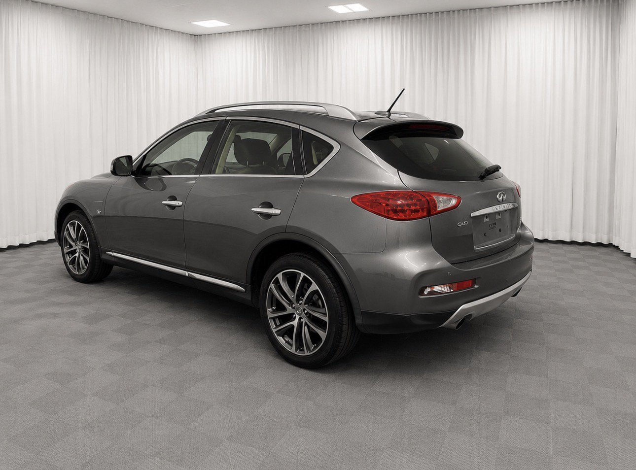 Used 2017 Graphite Shadow INFINITI Base image 4