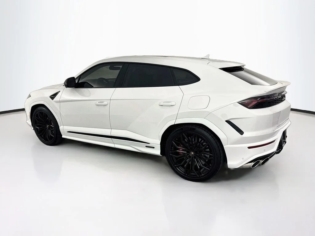 Used 2025 White Lamborghini SE image 7