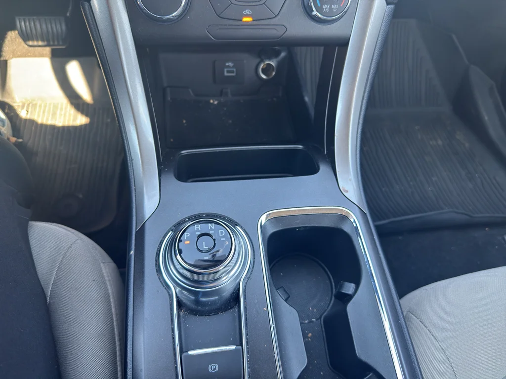 Used 2017 White Gold Ford S image 9