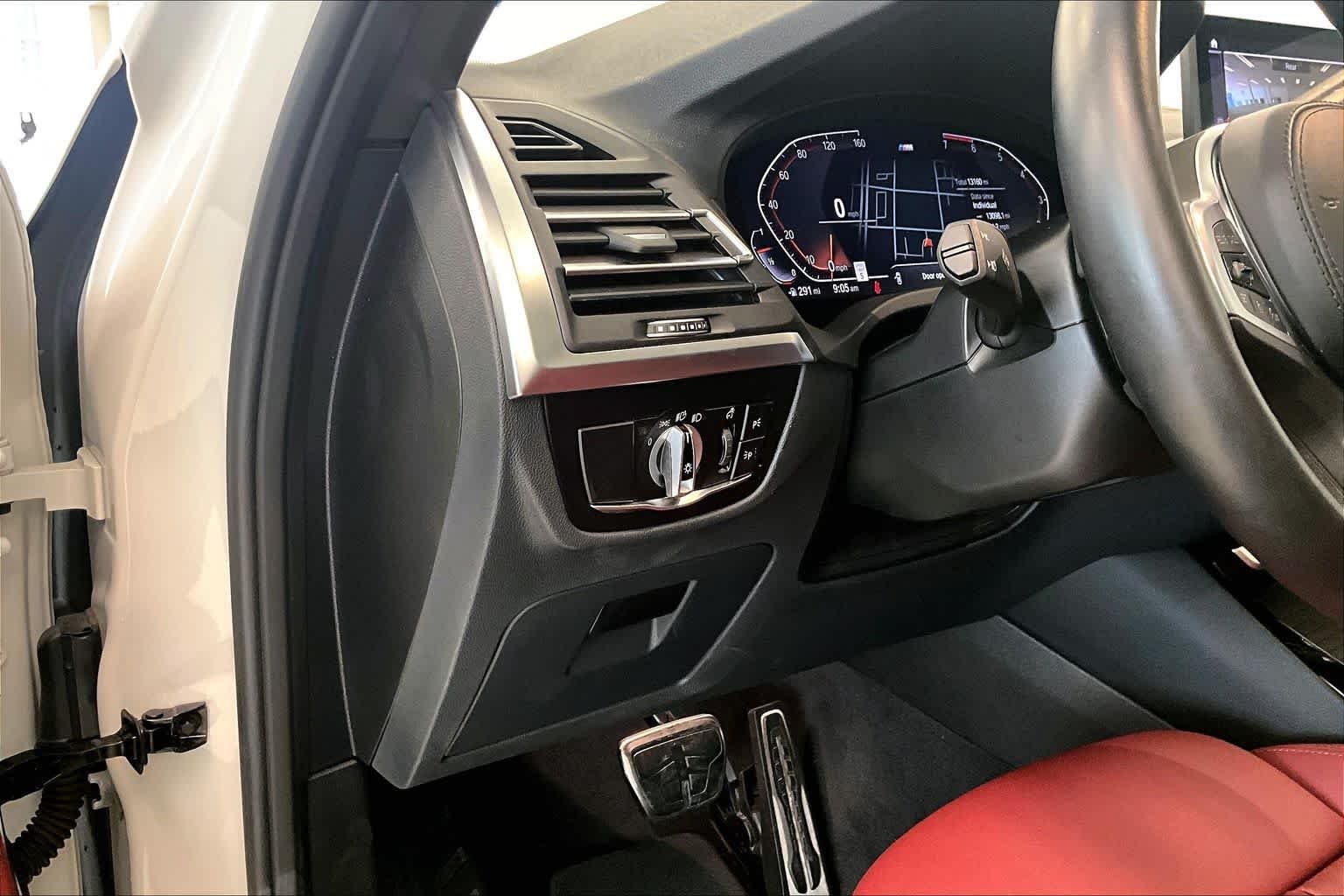 Used 2024 Alpine White BMW sDrive30i image 31