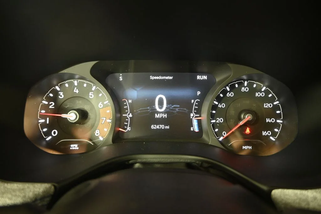 Used 2022 White Jeep Latitude image 24