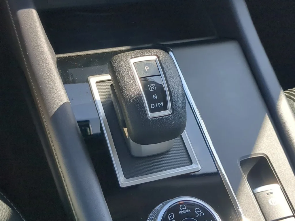 Used 2024 Silver Mitsubishi ES image 24
