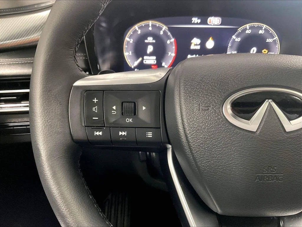 Used 2026 White INFINITI LUXE image 23