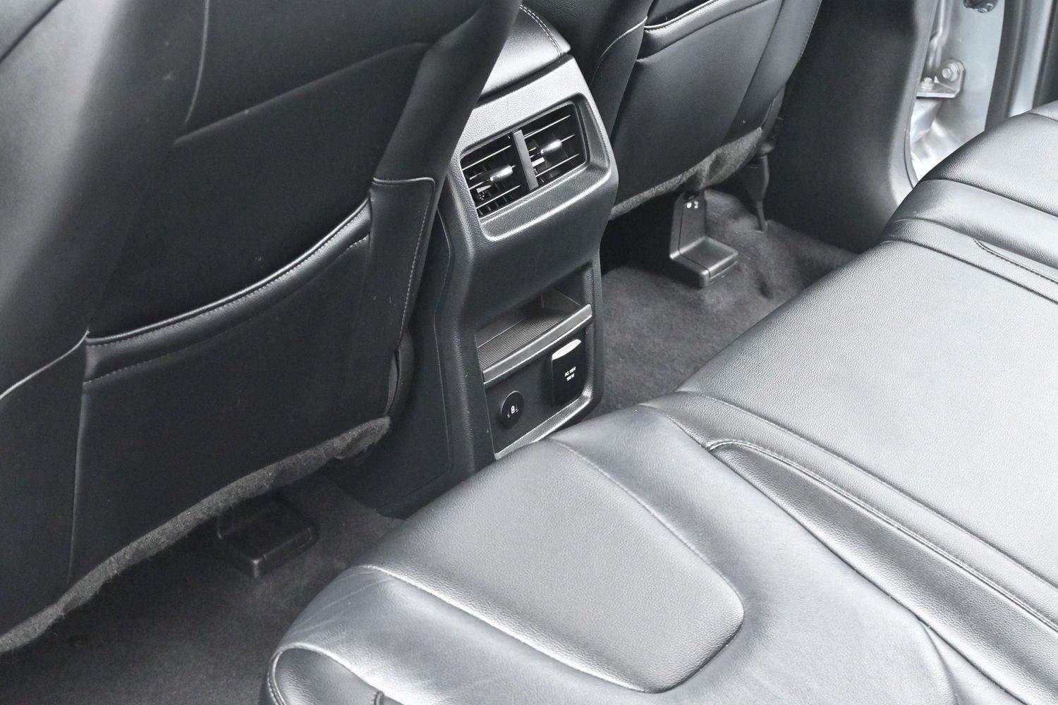 Used 2022 Iconic Silver Ford Titanium image 33