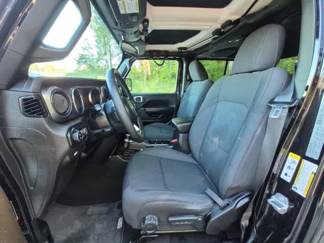 Used 2020 Black Jeep Sport image 27