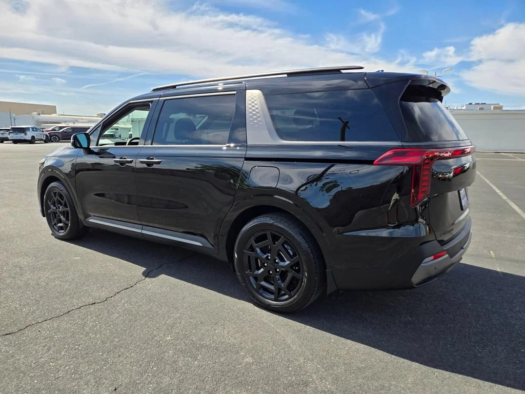Used 2026 Aurora Black Pear Kia SX Prestige image 2