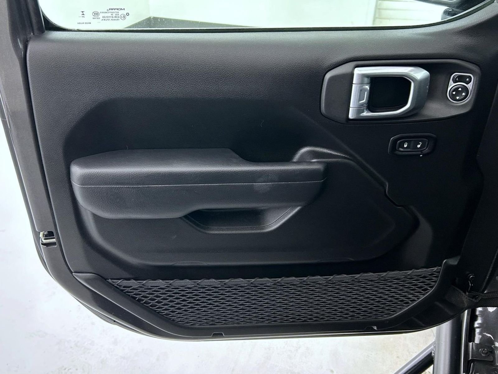 Used 2025 Gray Jeep Sport S image 9