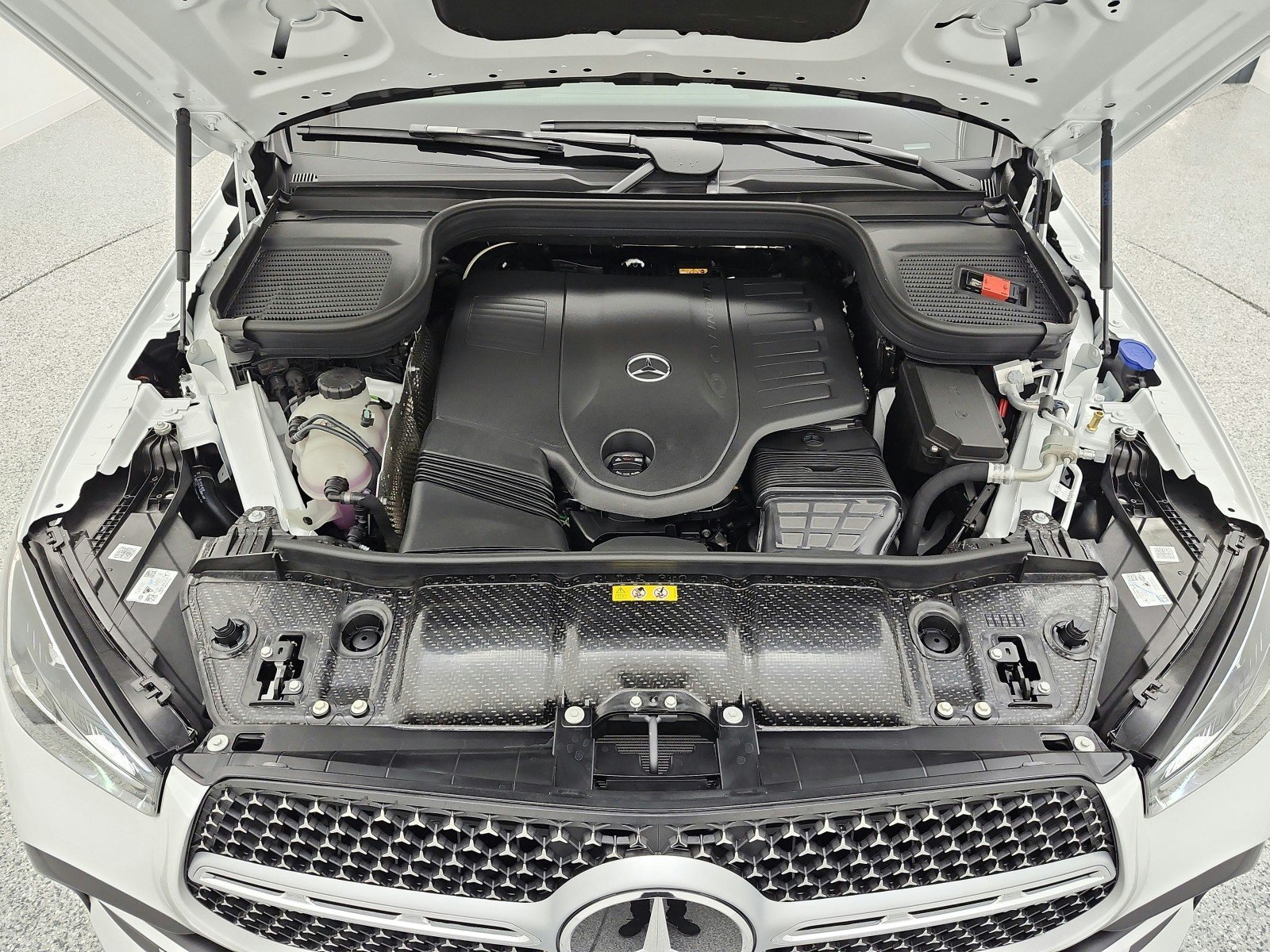 New 2026 MANUFAKTUR Moonlight White Metallic Mercedes-Benz GLE 450 4MATIC® SUV image 12