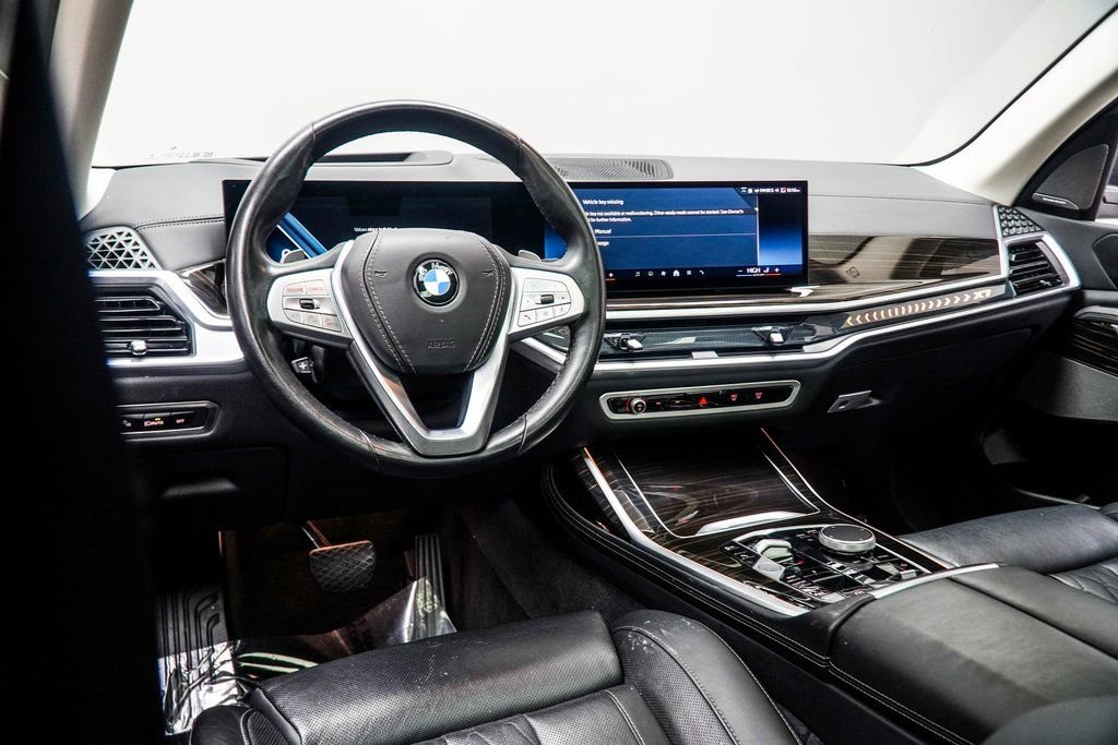Used 2025 Black BMW xDrive40i image 16
