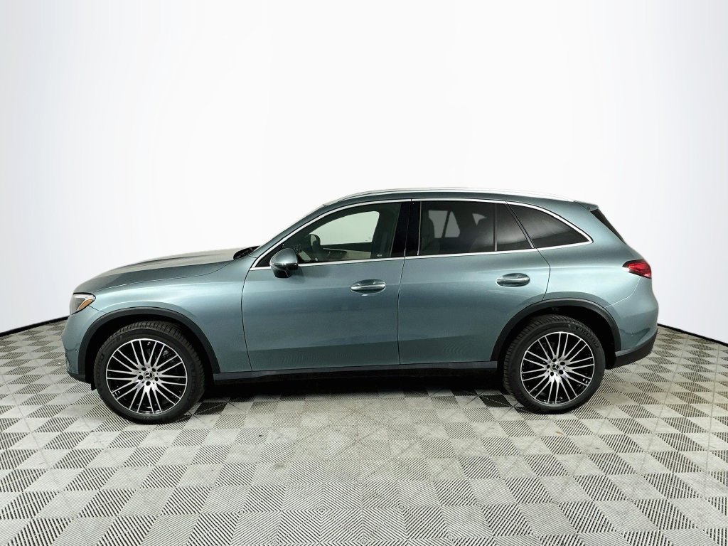 New 2027 Silver Mercedes-Benz GLC 300 image 4