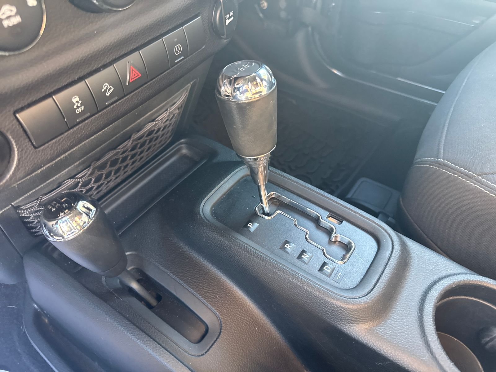 Used 2017 Gray Jeep Sahara image 18