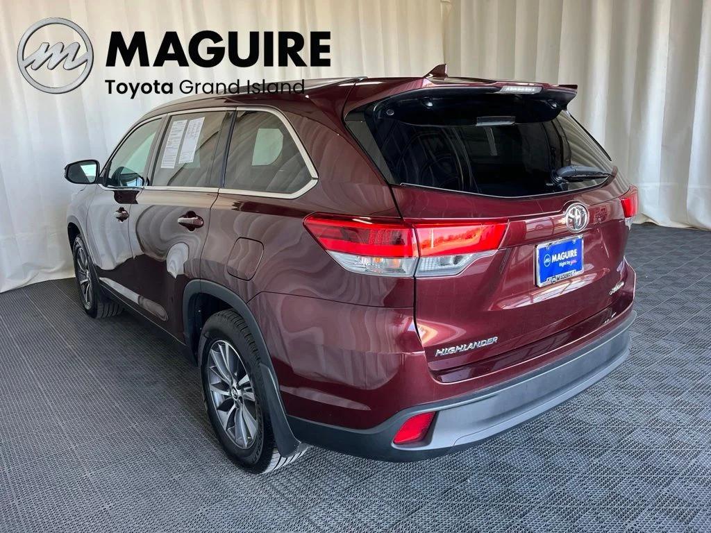 Used 2019 Red Toyota XLE image 30