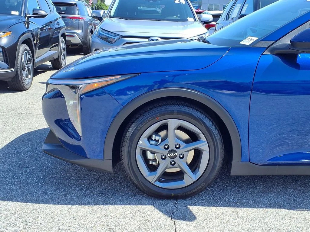 Used 2025 Blue Kia LXS image 14