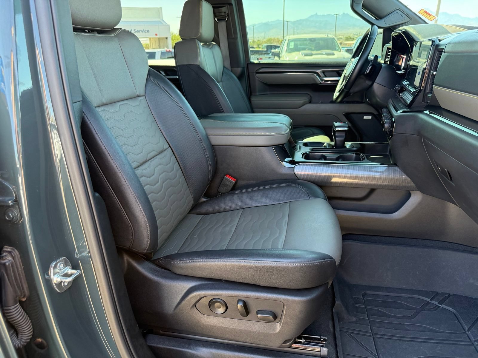 2025 Chevrolet Silverado 1500 ZR2 - Photo 40