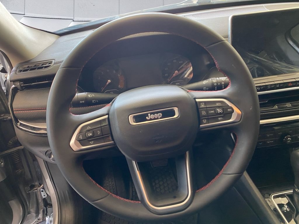 Used 2022 Silver Jeep Trailhawk image 9