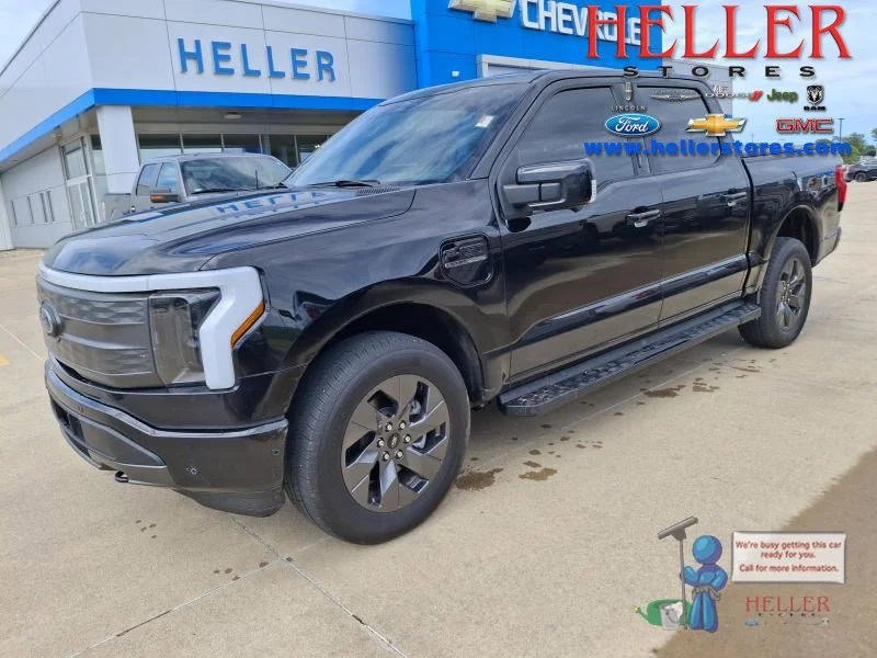 Used 2022 Black Metallic Ford LARIAT image 1