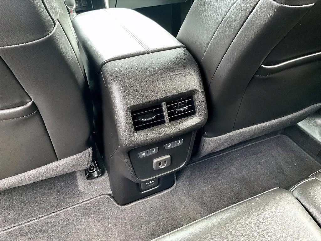 Used 2022 Silver Chevrolet Premier image 34