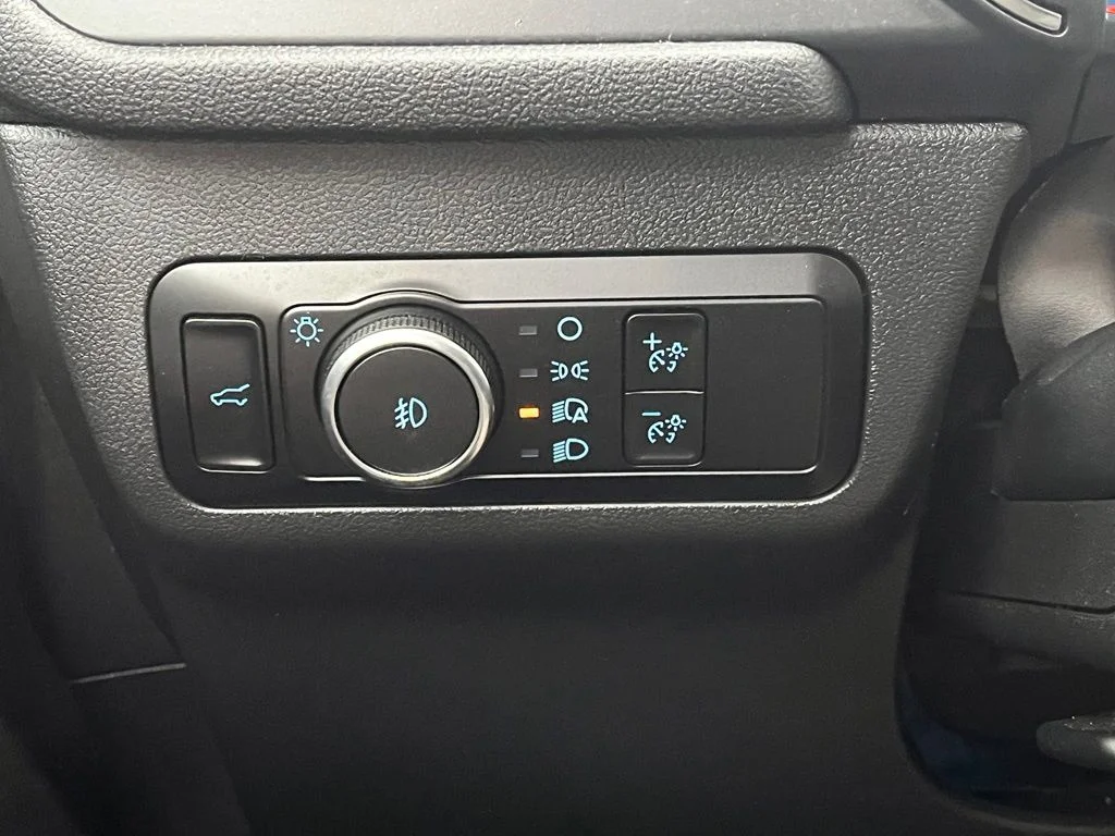 Used 2023 Silver Ford Platinum image 25