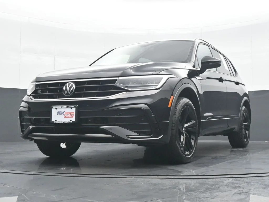 Used 2024 Black Volkswagen 2.0T SE R-Line Black image 25