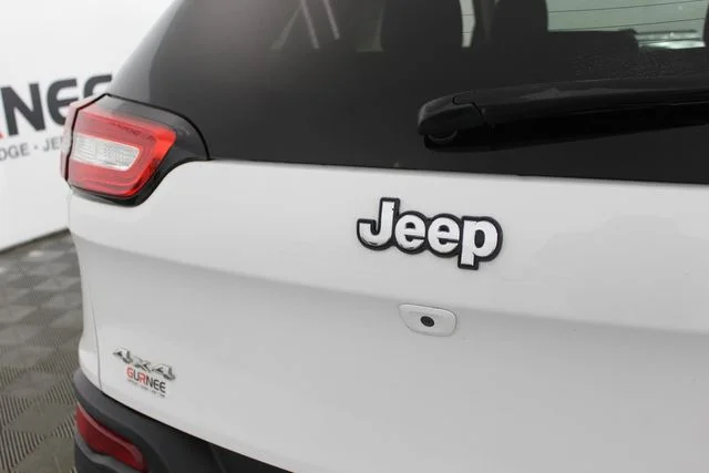 Used 2015 White Jeep Latitude image 30