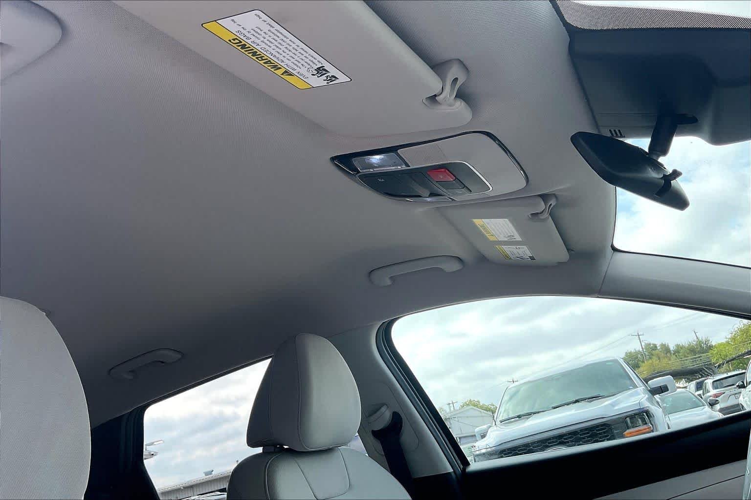 Used 2025 Rockwood Green Hyundai SEL image 14