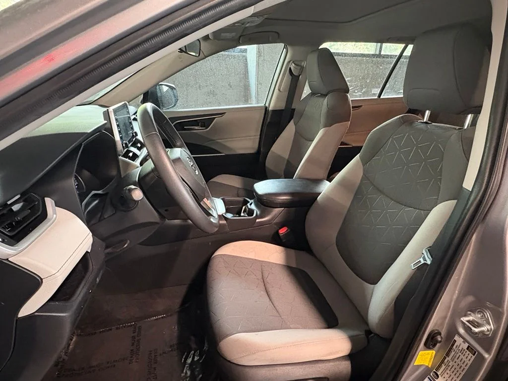 Used 2021 Silver Sky Metallic Toyota XLE image 5