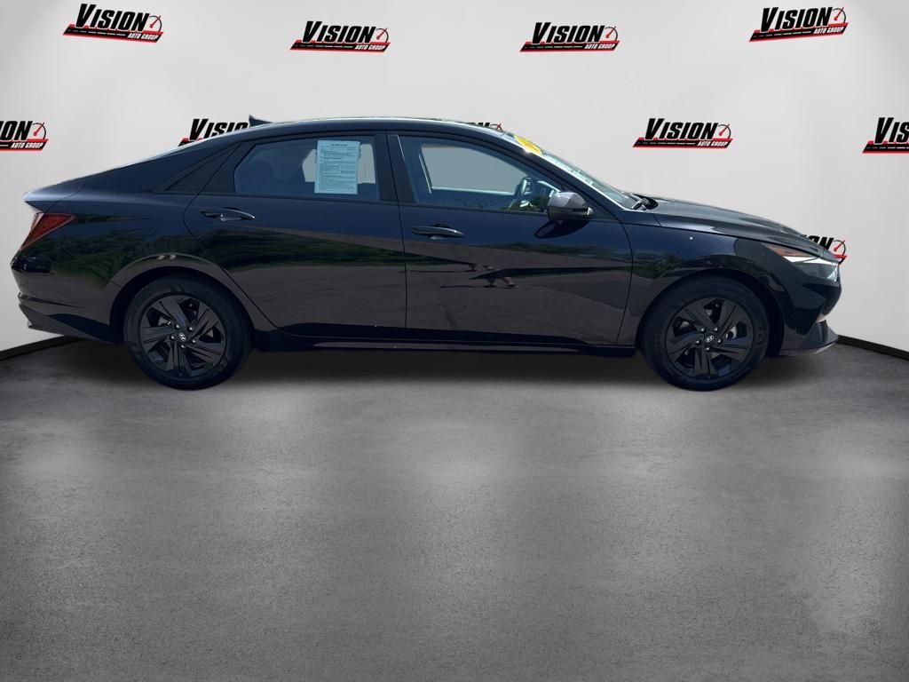 Used 2023 Black Hyundai SEL image 4