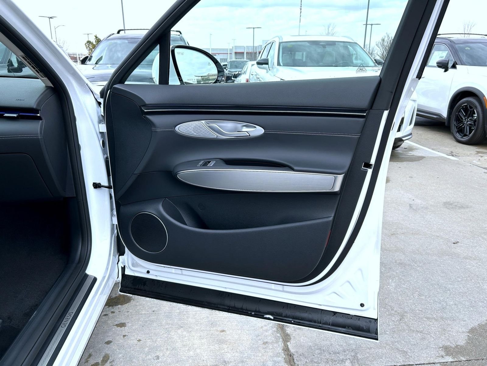 New 2026 White Genesis 2.5T Select image 16