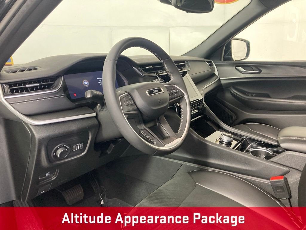 Used 2023 Black Jeep Altitude image 14