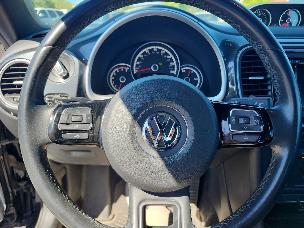 Used 2014  Volkswagen R-Line image 19