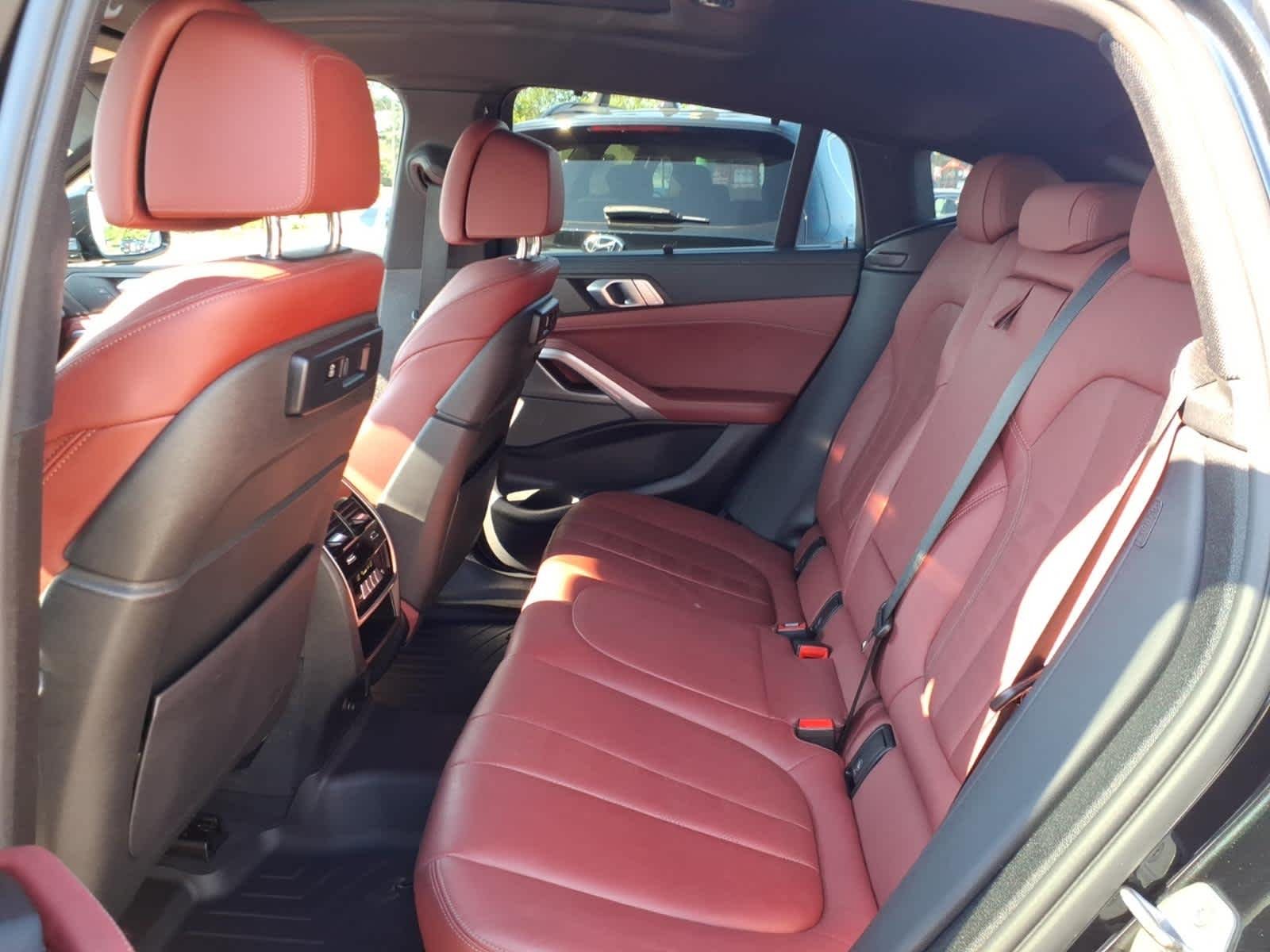 Used 2021 Black Sapphire Metallic BMW M50i image 13
