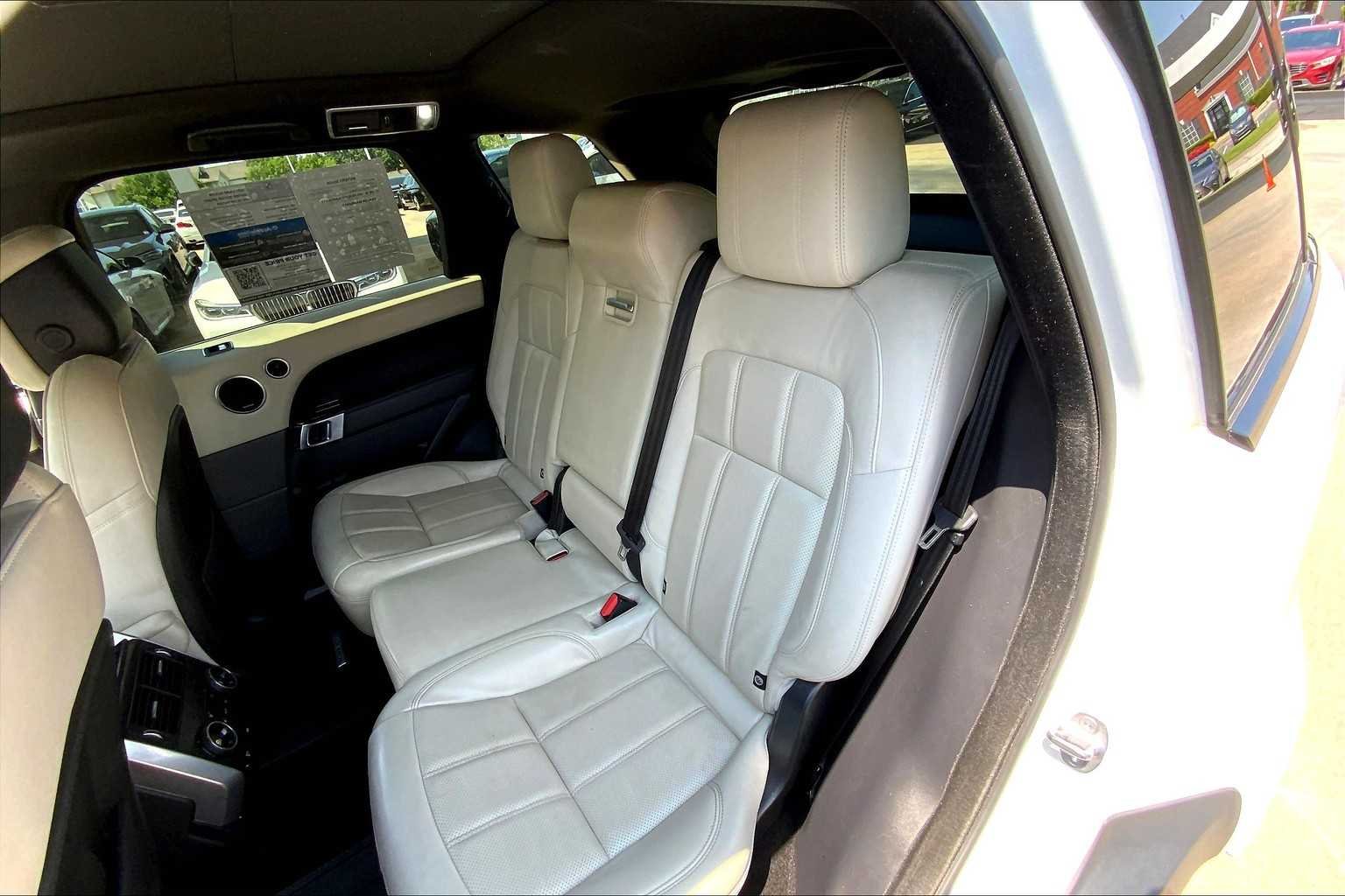 Used 2021 Fuji White Land Rover HSE Silver Edition image 37