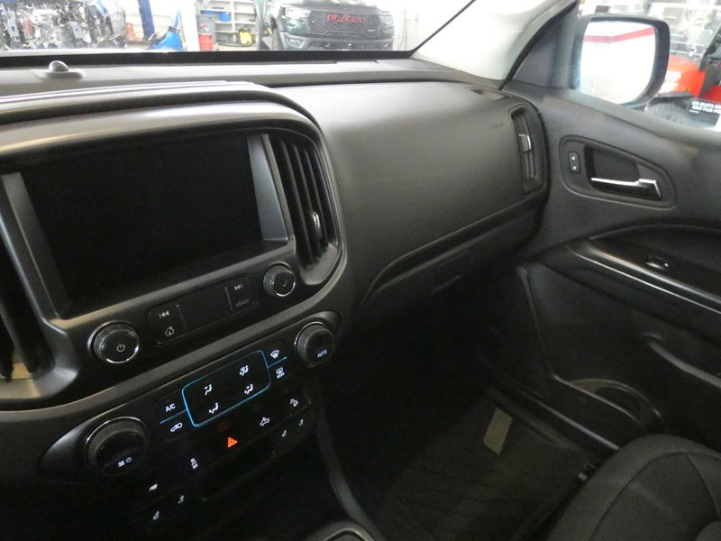 Used 2022 GRAY GMC 4WD Crew Cab 128" AT4 w/Cloth image 11