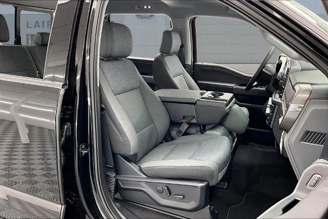 New 2026 Agate Black Metallic Ford XLT image 11
