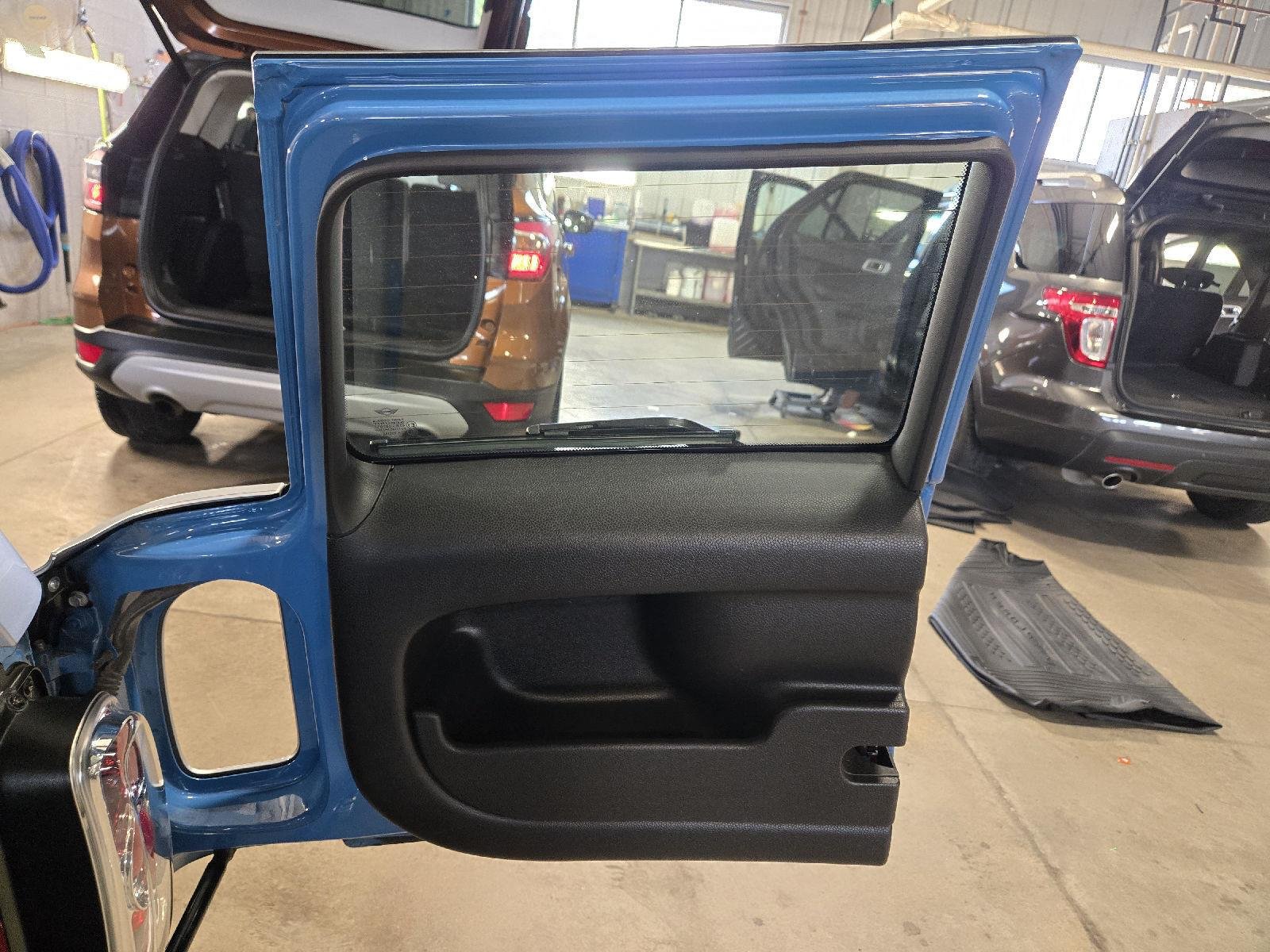 Used 2013 Reef Blue Metallic MINI CLUBVAN image 43